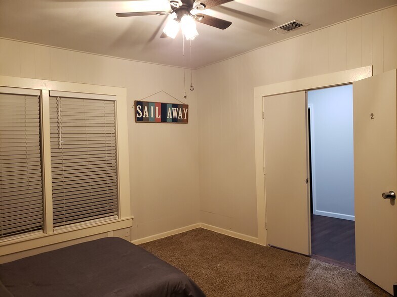 Building Photo - 2739 SE Loop 410