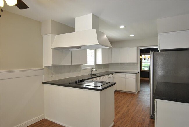 Building Photo - 3519 Latma Dr