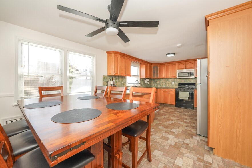 Building Photo - 332 MacArthur Ave