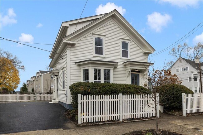 Building Photo - 214 Camp St