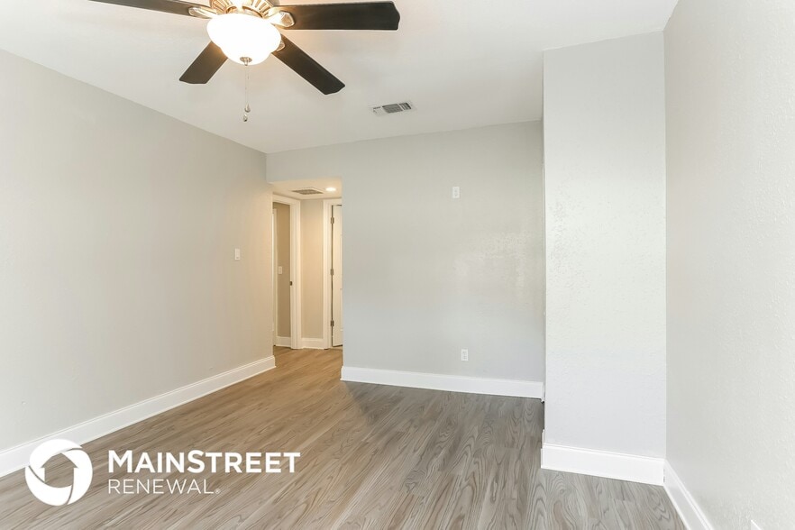 Building Photo - 701 Brookside Dr