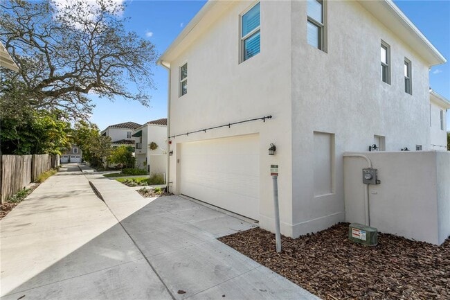 Building Photo - 1903 W Bristol Ave