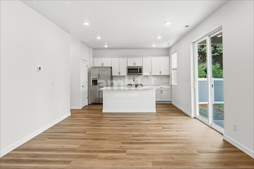 Building Photo - 8031 Verona Lp SW