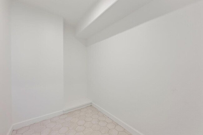 Building Photo - 7201 Chimney Corners