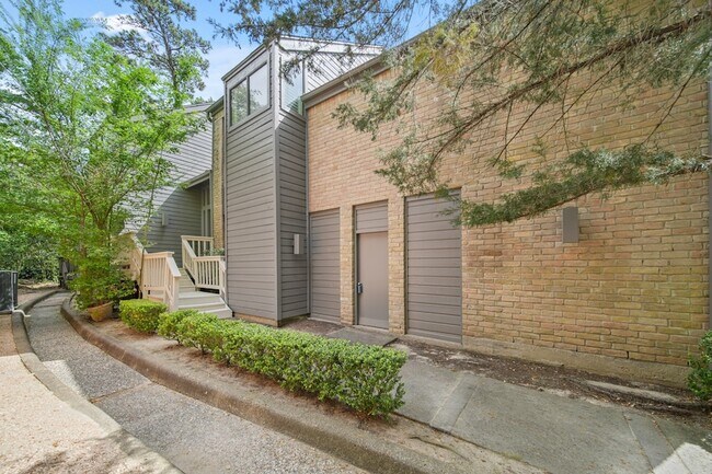 Building Photo - 130 Sugar Berry Cir