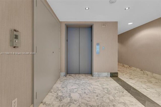 Building Photo - 1331 Brickell Bay Dr