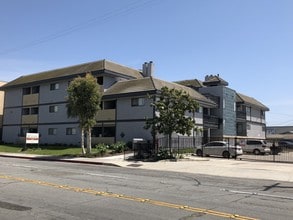 Building Photo - Broadway Apartments