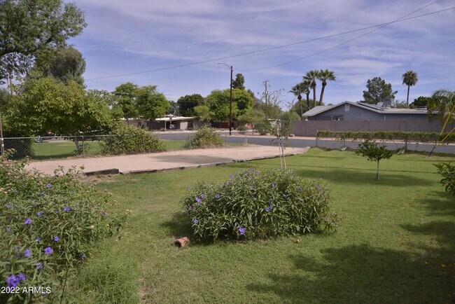 Building Photo - 5650 N 10th St