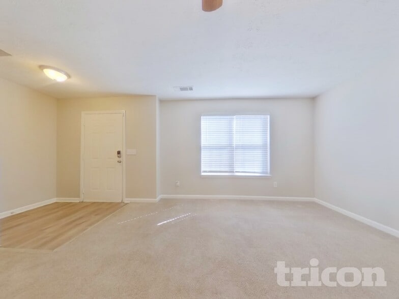 Building Photo - 360 Springhaven Way SE