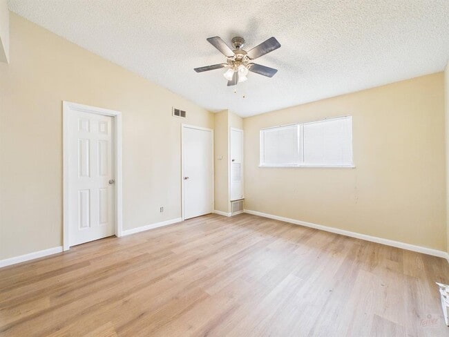 Building Photo - 616 W 51st St