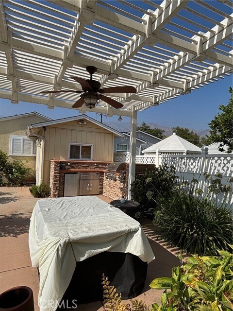 Building Photo - 2758 Paloma St