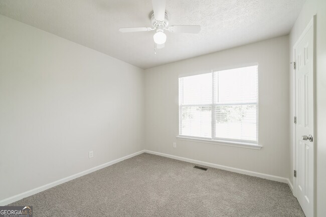 Building Photo - 322 Yale Ct