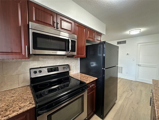 Building Photo - 110 NE 19th Ave