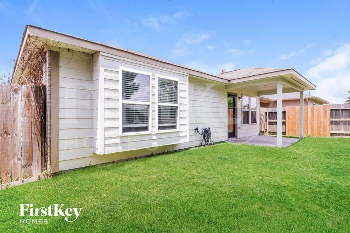 Building Photo - 9931 Fairlane Oaks Dr