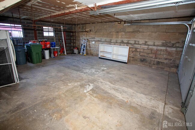 Building Photo - 32 Heston Ave