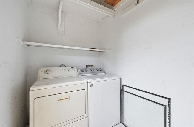 Building Photo - 8400 Jamestown Dr