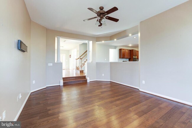 Building Photo - 43258 Meadowood Ct