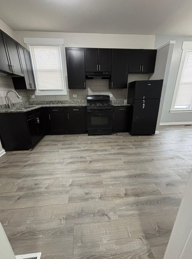 Building Photo - 6949 S Woodlawn Ave