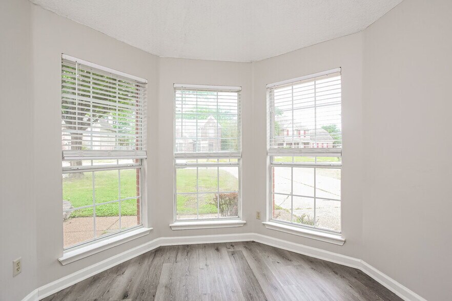 Building Photo - 7234 Fox Creek Dr