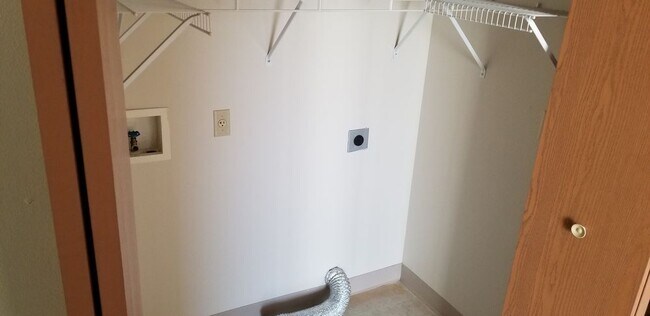 Building Photo - Park Manor 205