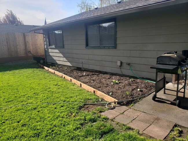 Building Photo - Charming 3-Bedroom, 2-Bath Home in Central...