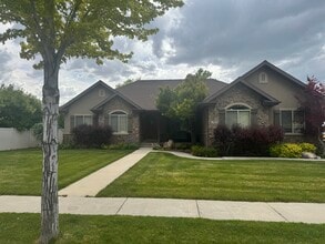 Building Photo - 323 N 1430 E