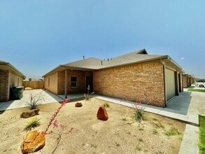 Building Photo - 5825 Urbana Pl