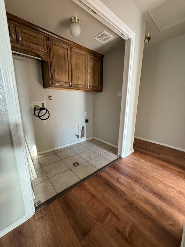 Building Photo - 10459 Chandler Dr NW