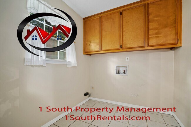 Building Photo - 2205 Woodhillcrest Dr