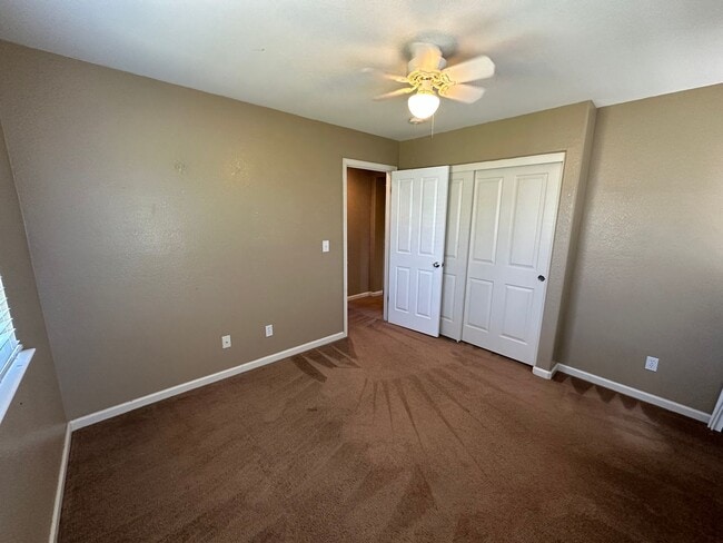Building Photo - Beautiful 4 Bedroom 3 Bath Shadow Lakes Home