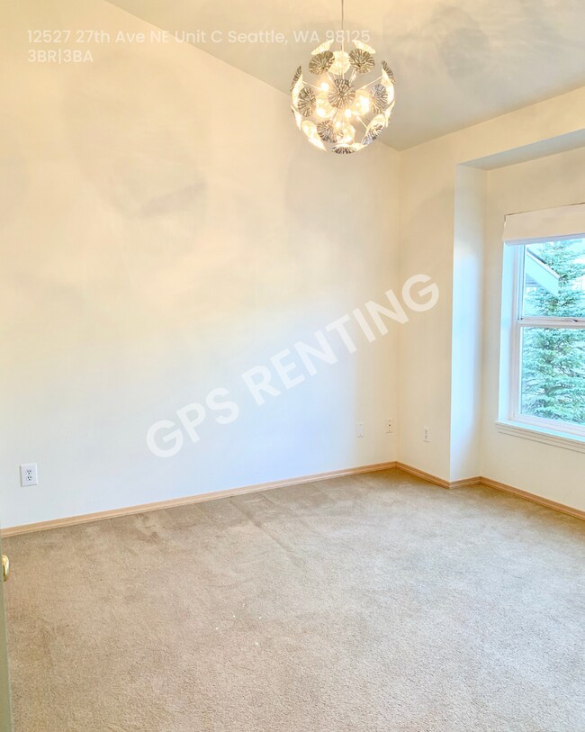 Building Photo - 12527 27th Ave NE