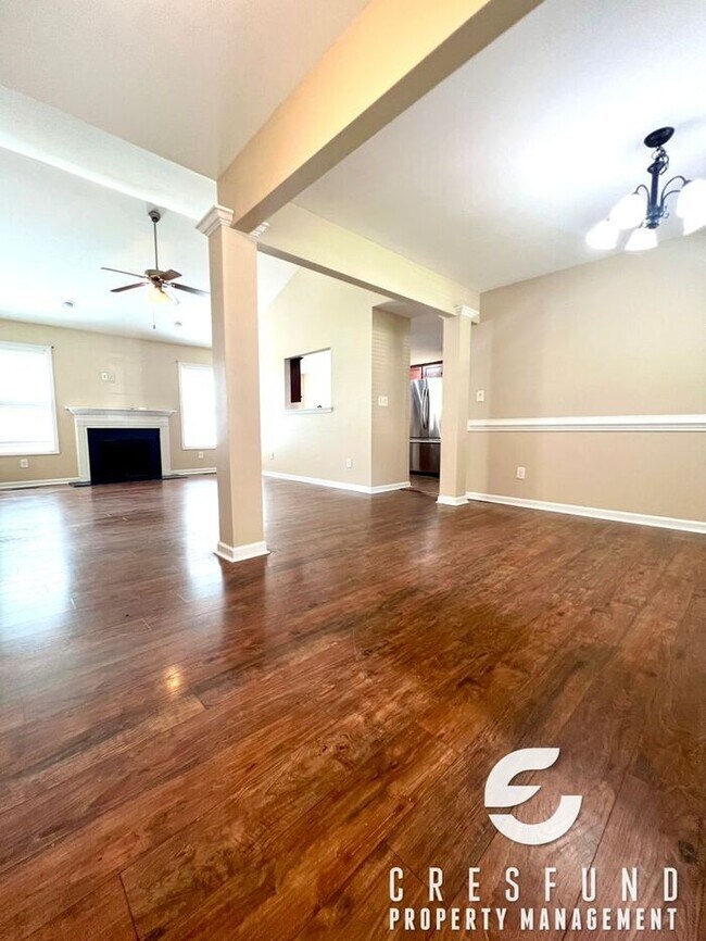 Building Photo - Conveniently Located Close to RALEIGH/RDU/...