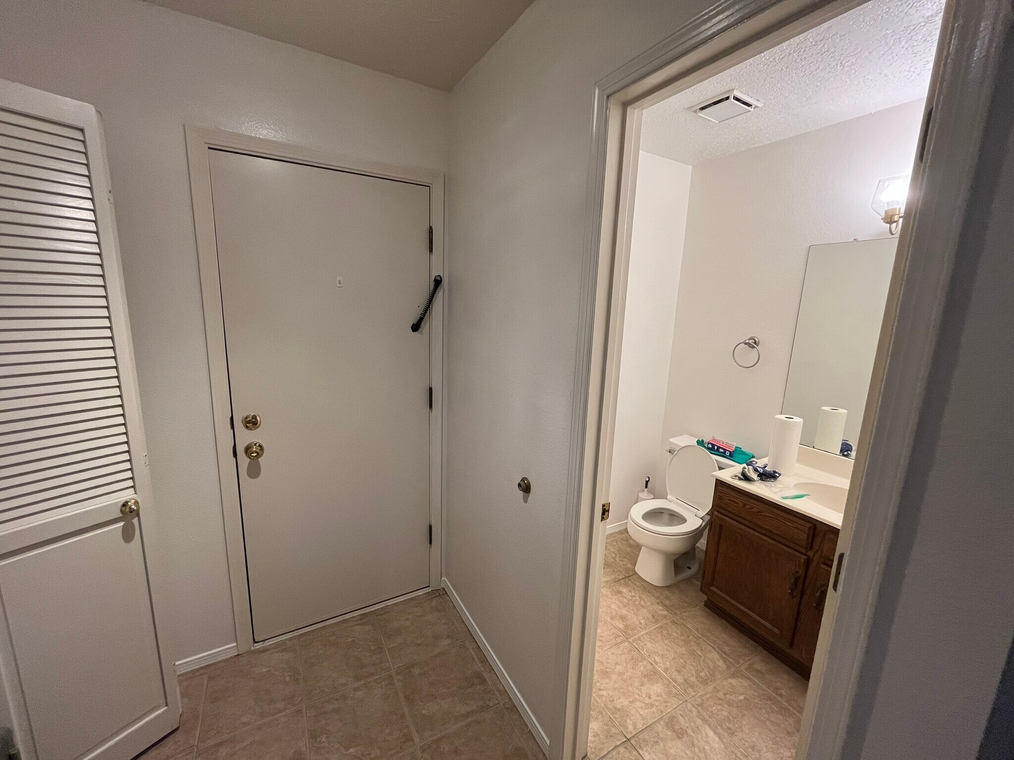 Building Photo - 5204 Edwards Dr NE