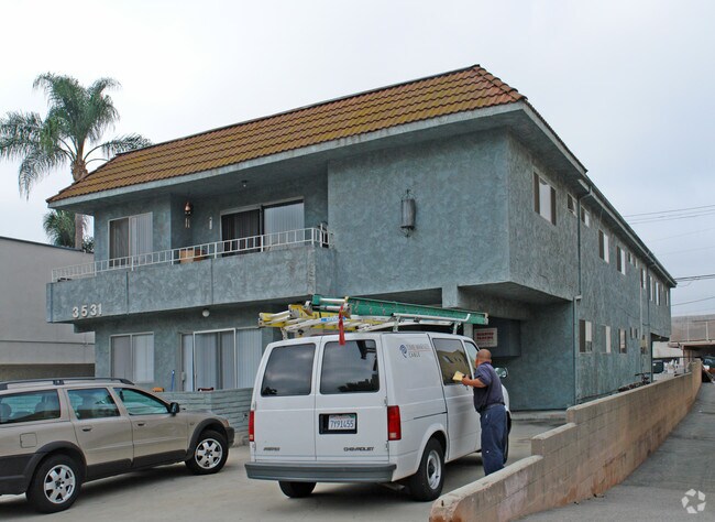 Building Photo - 3531 Clarington Ave