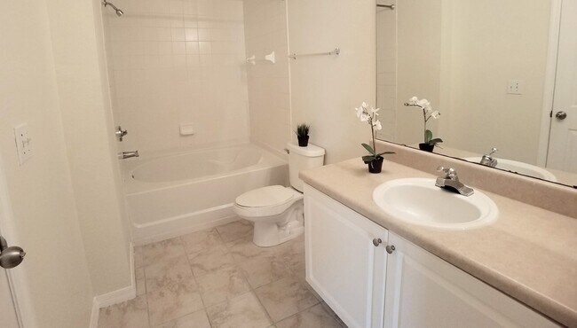 Building Photo - FOR RENT! Beautiful 1/1 Pool View Condo @ ...
