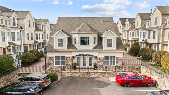 Building Photo - 85 Camp Ave