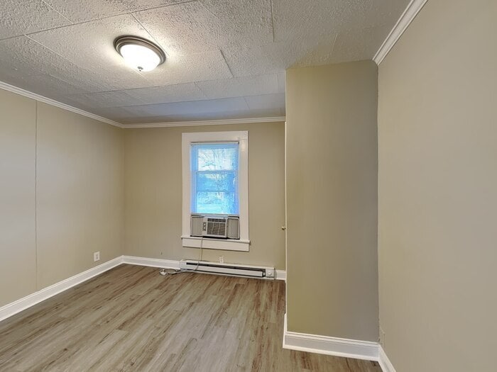 Building Photo - 113 Kingsway Dr