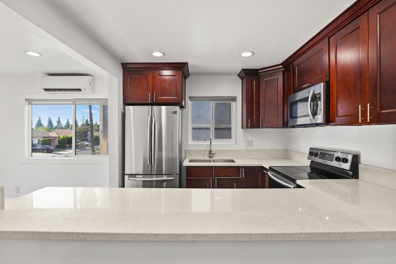 Building Photo - 1101 N Flower St