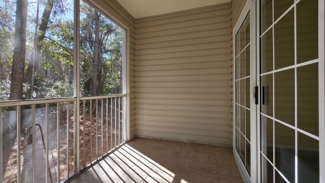 Building Photo - FOR RENT, 2 bedroom 2.5 bathroom townhouse