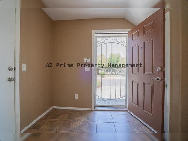 Building Photo - 5616 S 21st Pl