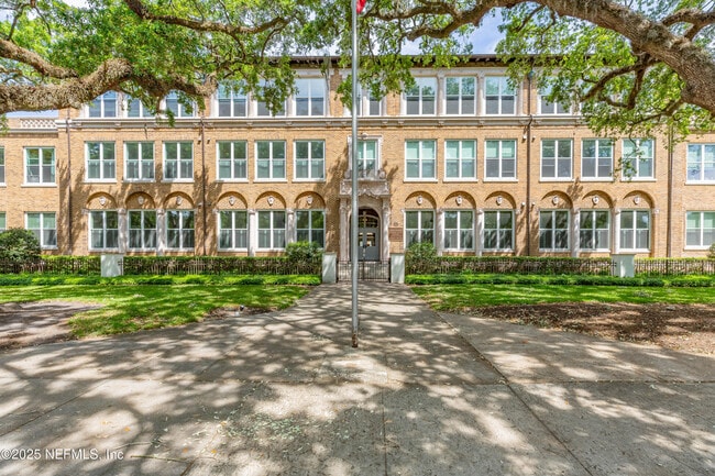 Building Photo - 2525 College St