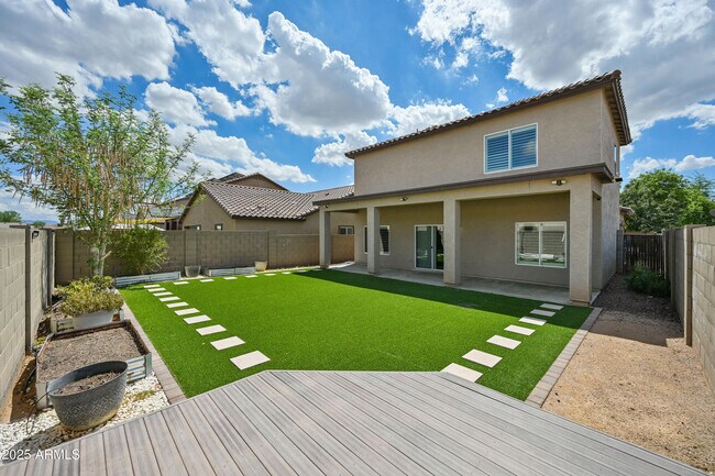 Building Photo - 634 W Kerry Ln