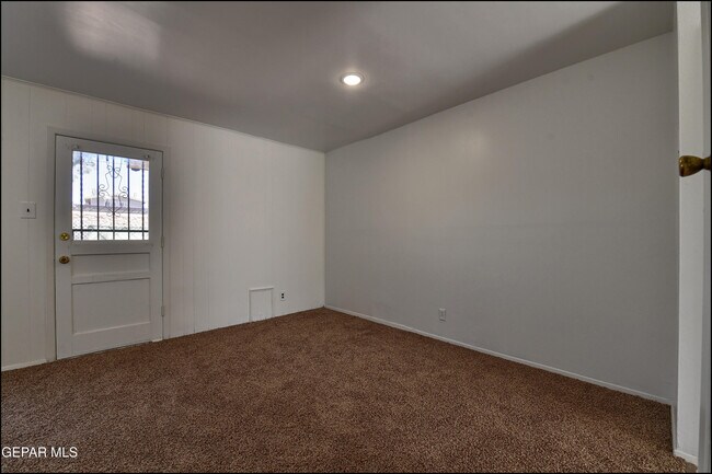 Building Photo - 10605 Kinross Ave