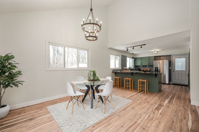 Building Photo - 3764 Glenwood Dr