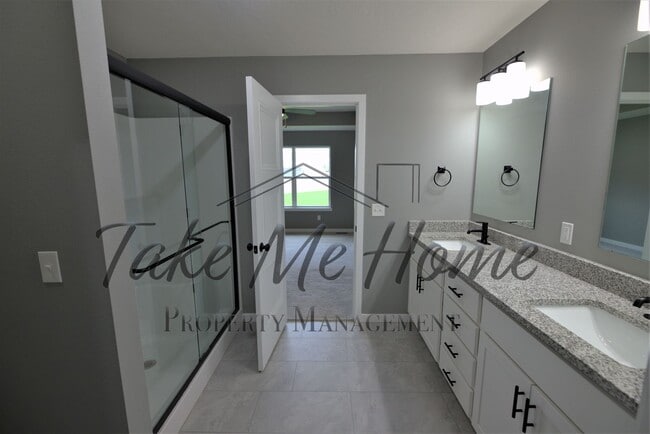 Building Photo - Gorgeous 3 bedroom in Nixa!