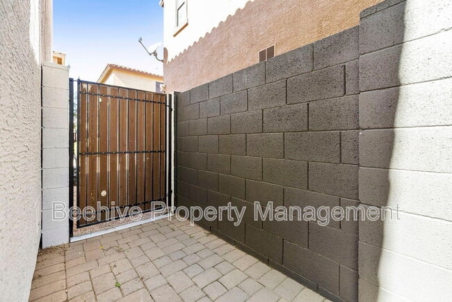 Building Photo - 2314 W Jake Haven