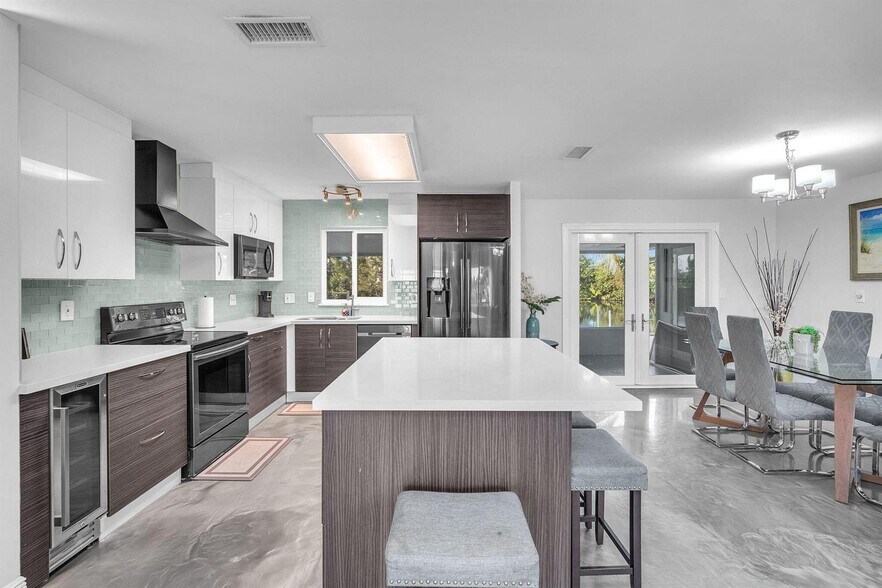 Building Photo - 4400 SW 37th Ave