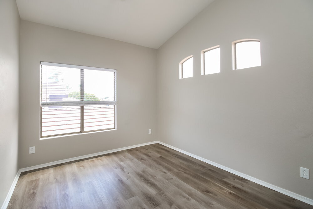 Building Photo - 1356 E Black Diamond Dr