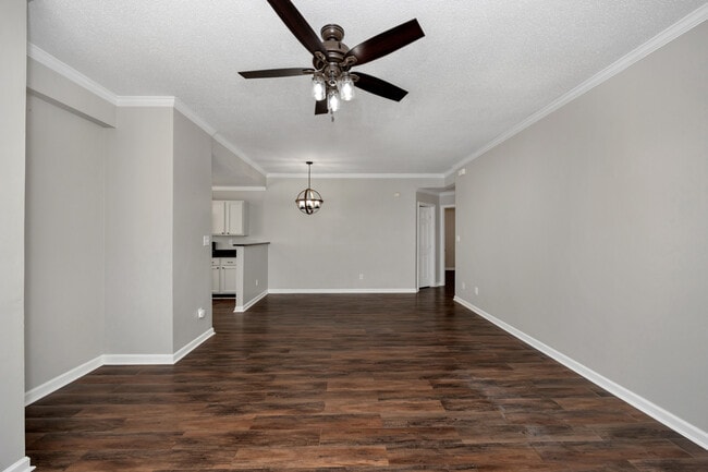 Building Photo - 103 N W Sugar Bluff Ln