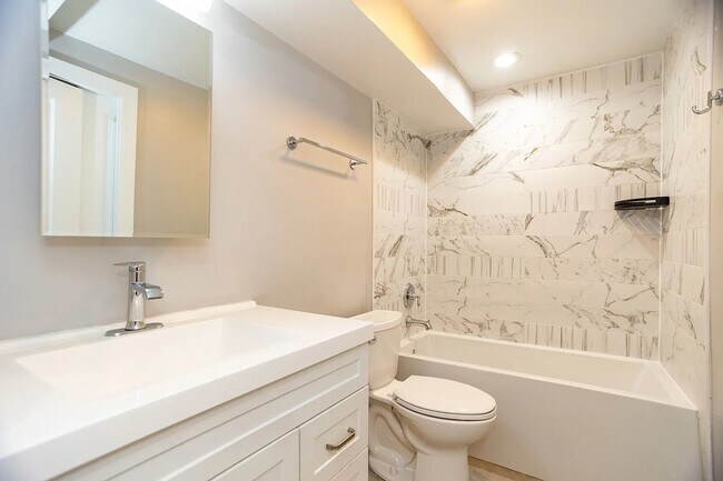 Building Photo - 4906 N Rockwell St